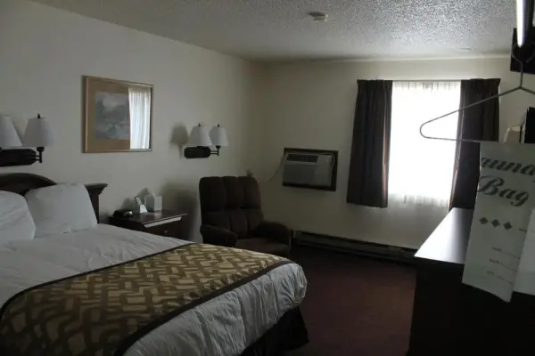Lone Tree Inn 8