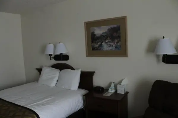Lone Tree Inn 4