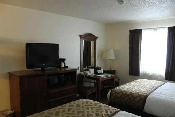 Lone Tree Inn 5
