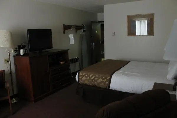 Lone Tree Inn 6